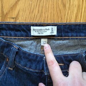 Abercrombie & Fitch 90s Dark Blue Relaxed Jeans 14l